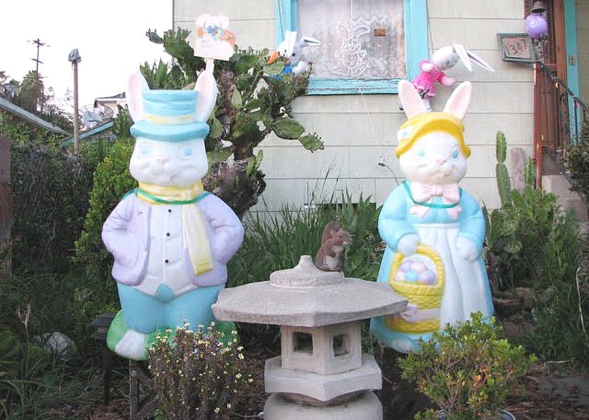 Front yard Easter decorations